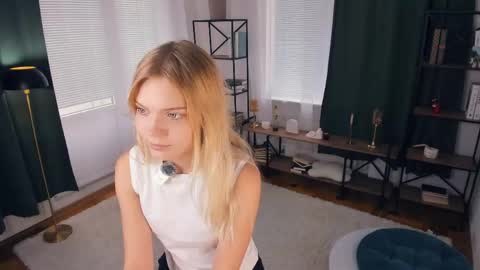 Snapshot of angelinahass chatting on 04.16.26 Alice WOW online show from 04.16.26