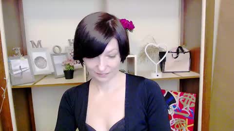 Snapshot of angelinalov_ chatting on 01.21.25 Angelina online show from 01.21.25
