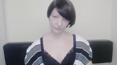 Snapshot of angelinalov_ chatting on 01.31.25 Angelina online show from 01.31.25