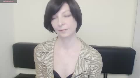 Snapshot of angelinalov_ chatting on 02.10.25 Angelina online show from 02.10.25