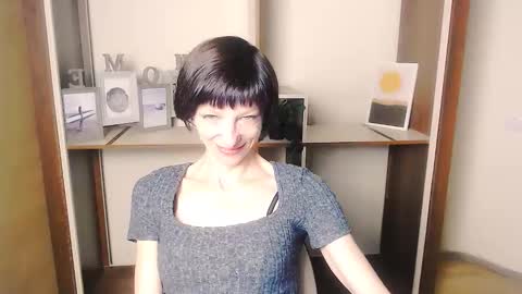 Snapshot of angelinalov_ chatting on 09.09.25 Angelina online show from 09.09.25