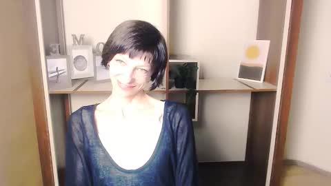 Snapshot of angelinalov_ chatting on 09.10.25 Angelina online show from 09.10.25