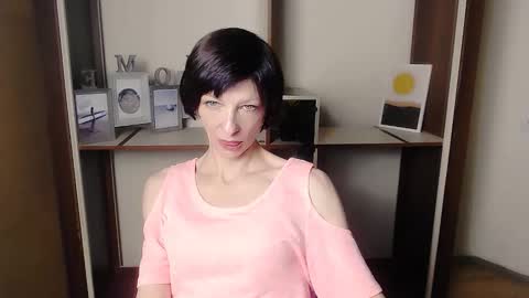 Snapshot of angelinalov_ chatting on 09.11.25 Angelina online show from 09.11.25