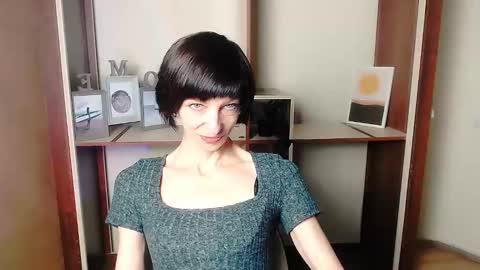 Snapshot of angelinalov_ chatting on 09.22.25 Angelina online show from 09.22.25
