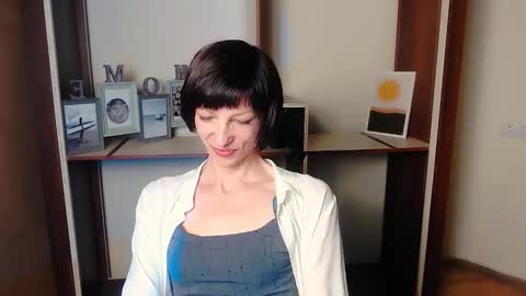 Snapshot of angelinalov_ chatting on 09.23.25 Angelina online show from 09.23.25