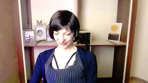 Snapshot of angelinalov_ chatting on 10.01.25 Angelina online show from 10.01.25