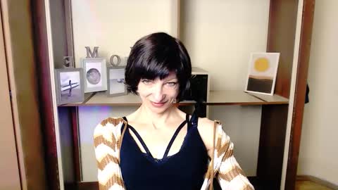 Snapshot of angelinalov_ chatting on 10.04.25 Angelina online show from 10.04.25
