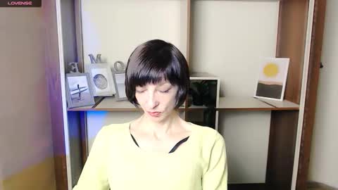 Snapshot of angelinalov_ chatting on 10.10.25 Angelina online show from 10.10.25