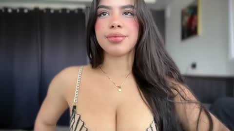 Snapshot of angelinav7 chatting on 07.17.26 Angelina Weiss online show from 07.17.26