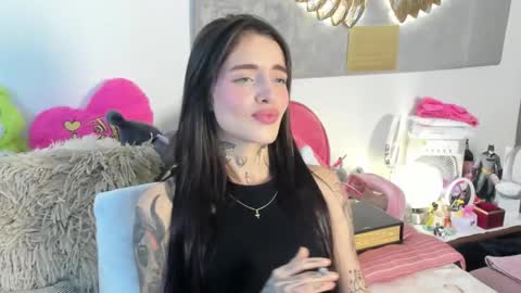 Snapshot of angeline__smith chatting on 11.20.25 Angeline Smith online show from 11.20.25