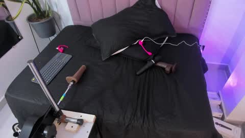 Angeline online show from 01.12.25