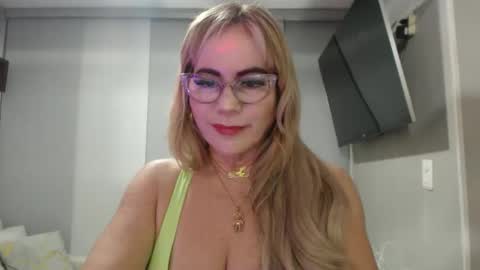 angelinna_12 online show from 10.22.25