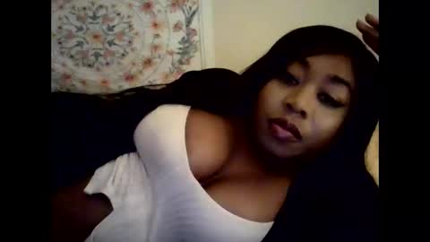 Snapshot of angeliquebelcaliz chatting on 10.14.25 angeliquebelcaliz online show from 10.14.25