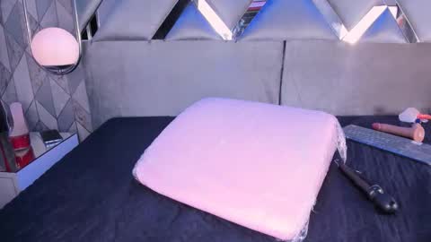 Angelique online show from 10.26.25