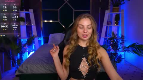 Snapshot of angelleyess chatting on 11.22.25 angelleyess online show from 11.22.25