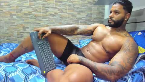 angelo_evans33 online show from 12.16.25