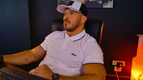 Snapshot of angeloeric chatting on 09.19.25 BlackWolf online show from 09.19.25