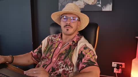 Snapshot of angeloeric chatting on 09.20.25 BlackWolf online show from 09.20.25