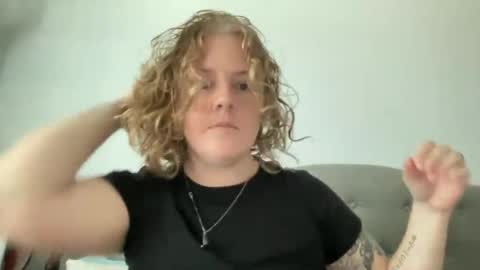 Snapshot of angeloflight273360 chatting on 11.19.25 Angel of Light online show from 11.19.25