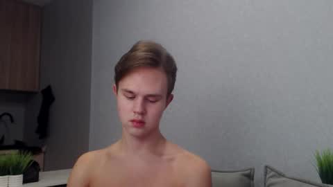 Snapshot of angelraaay chatting on 11.01.25 Angel online show from 11.01.25