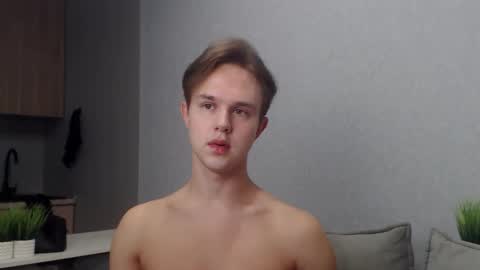 Snapshot of angelraaay chatting on 11.09.25 Angel online show from 11.09.25