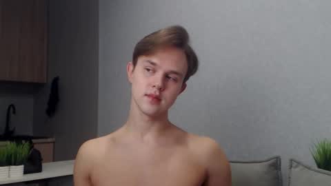 Snapshot of angelraaay chatting on 11.10.25 Angel online show from 11.10.25