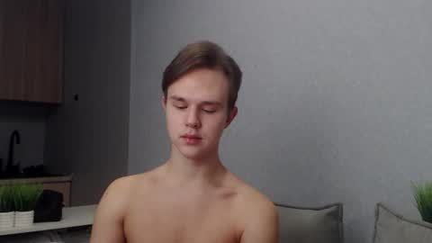 Snapshot of angelraaay chatting on 12.04.25 Angel online show from 12.04.25