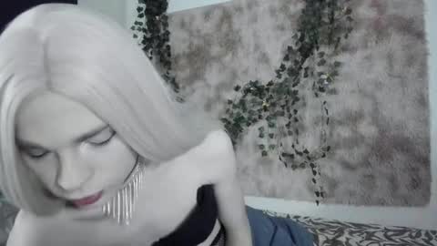 Snapshot of angelrum chatting on 01.06.26 Aurora online show from 01.06.26