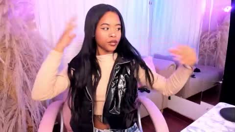 Snapshot of angelsmia_ chatting on 10.29.25  MIA available content ask online show from 10.29.25