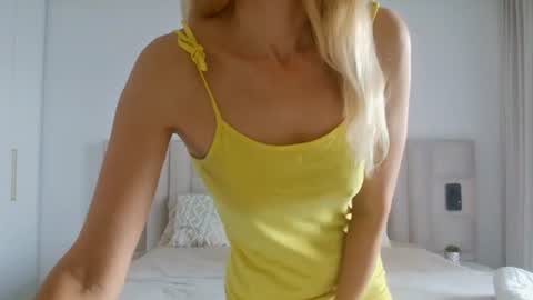 Snapshot of angelsquirting chatting on 06.22.26 Alesia online show from 06.22.26