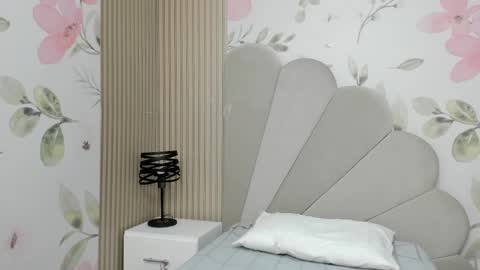 Snapshot of angelstonne_ chatting on 03.07.25 Angel online show from 03.07.25