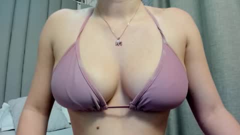 Snapshot of angelstonne_ chatting on 09.17.25 Angel online show from 09.17.25