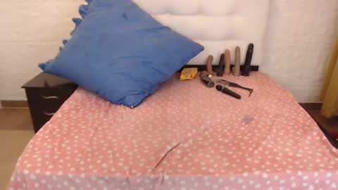 Snapshot of angie_bbw chatting on 02.11.25 Angie online show from 02.11.25