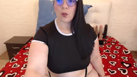 Snapshot of angie_bbw chatting on 09.08.25 Angie online show from 09.08.25