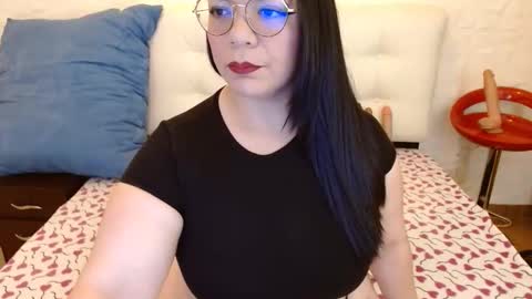 Snapshot of angie_bbw chatting on 11.21.25 Angie online show from 11.21.25