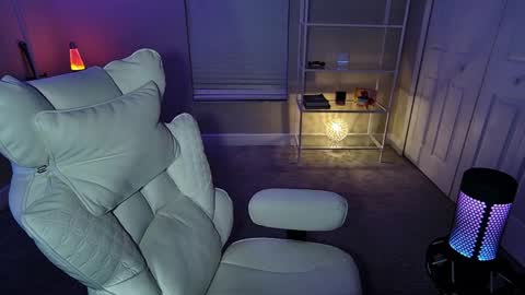 Angie Fae online show from 04.21.26