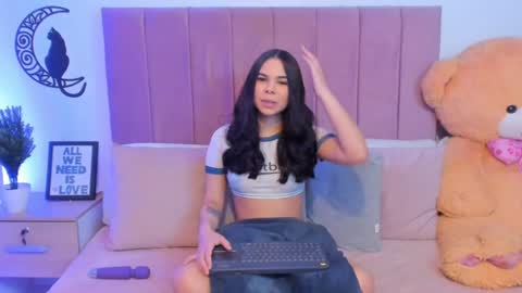 Snapshot of angiegriffin chatting on 12.26.24 Milo ---- online show from 12.26.24
