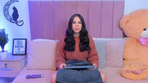 Snapshot of angiegriffin chatting on 12.28.24 Milo ---- online show from 12.28.24