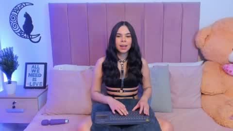 Snapshot of angiegriffin chatting on 01.02.25 Milo ---- online show from 01.02.25