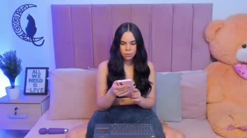 Snapshot of angiegriffin chatting on 03.01.25 Milo ---- online show from 03.01.25