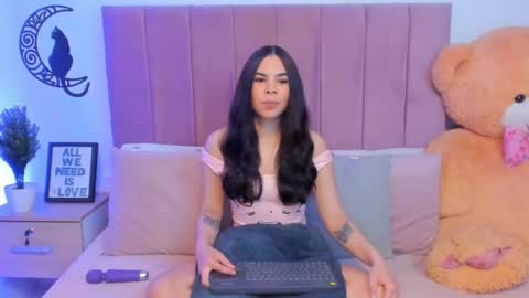 Snapshot of angiegriffin chatting on 03.05.25 Milo ---- online show from 03.05.25
