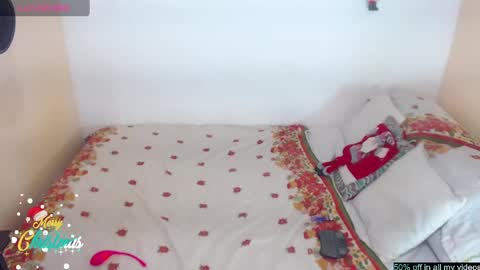 Snapshot of angielee01 chatting on 12.27.24 Angie y Andres online show from 12.27.24