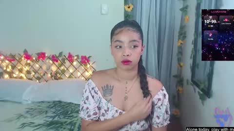 Snapshot of angielee01 chatting on 11.14.25 Angie y Andres online show from 11.14.25