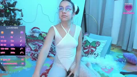 Snapshot of anhala_ chatting on 12.12.24 Anhala Rivera online show from 12.12.24