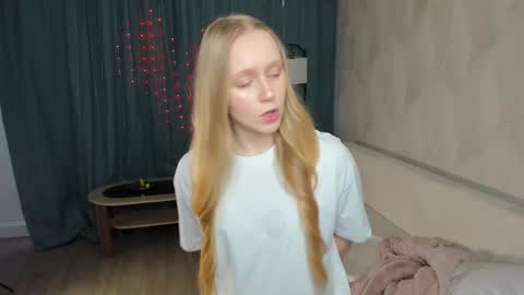Snapshot of anhedney chatting on 04.18.26 Violet online show from 04.18.26