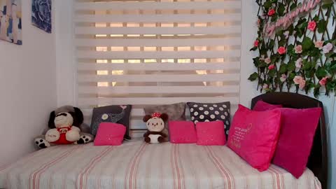 laura  online show from 02.12.26