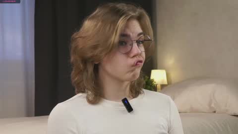 AnishaVivo online show from 04.06.26