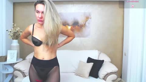 Snapshot of anissalogan chatting on 11.13.25 my name is Ani online show from 11.13.25