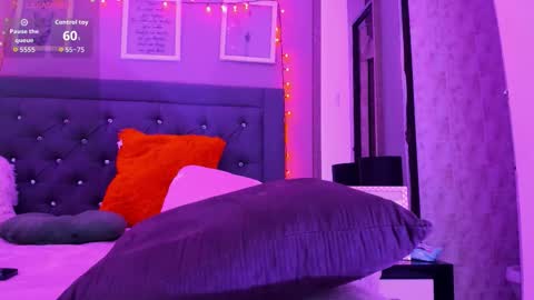 Snapshot of anitafox_ chatting on 12.14.25 Anitafoxx online show from 12.14.25