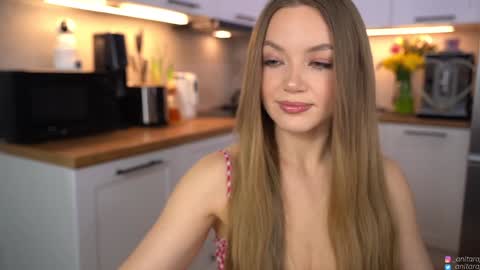 Im Anita thumb up me please its important online show from 03.20.26